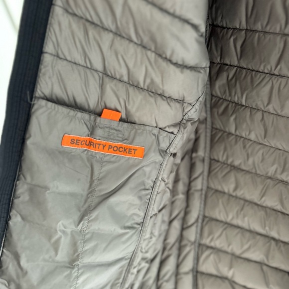 The men's black Parajumpers Ugo Jacket. - Picture 6 of 16